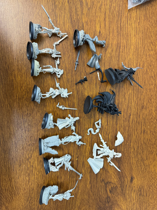 TSS0699 Bag of Metal Harlequin + other characters