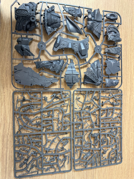 TSS0704 Lumineth sprue and War Cry terrain